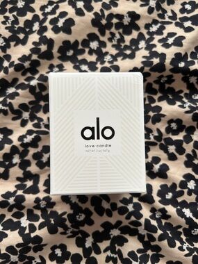 ALO Yoga White Love Candle